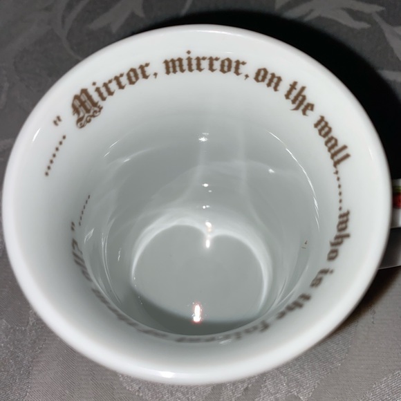 Paul Cardew Snow White 2 piece mug set - Picture 7 of 13